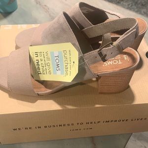 Women’s TOMS